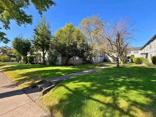 Charming 1 BR with Wood Floors Only $1195/month – photo 1