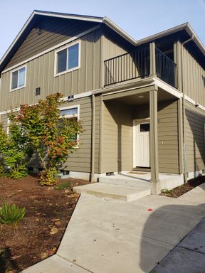 1 Bed 2 Bath Rental at 551 E. 14th Ave. #4-1, Eugene, OR – photo 1