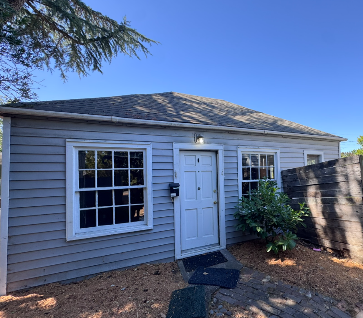 Eugene Apartment: 1470 & 1470 1/2 Lawrence St.