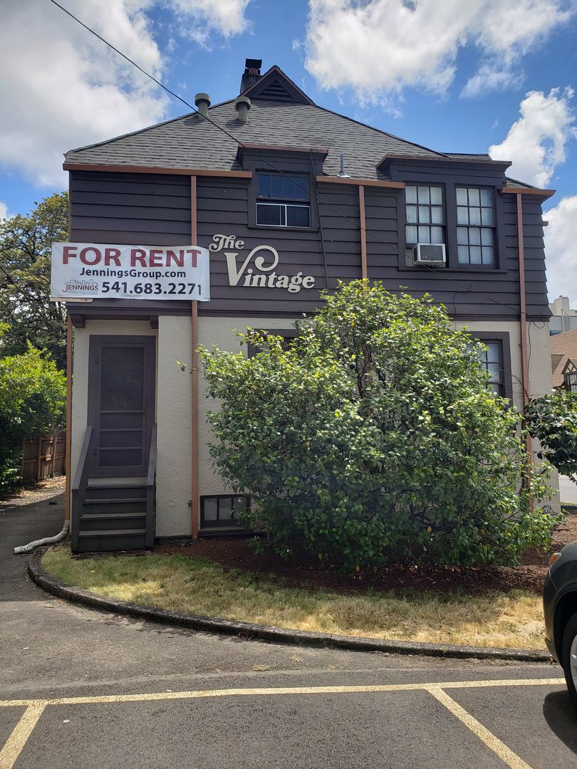 Eugene Apartment: 963 & 979 Ferry Ln.