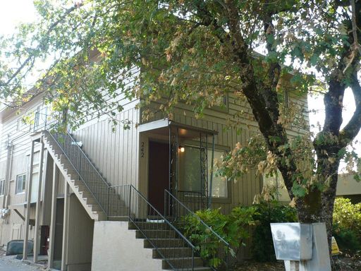 One Bedroom Close to Downtown Only $1095/mo – photo 1