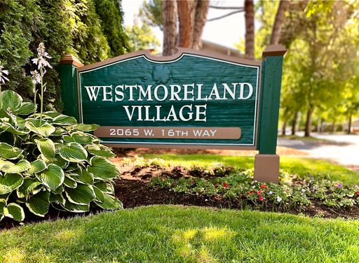 2-Bedroom 1-Bathroom Upstairs Apartment at Westmoreland Village – photo 1
