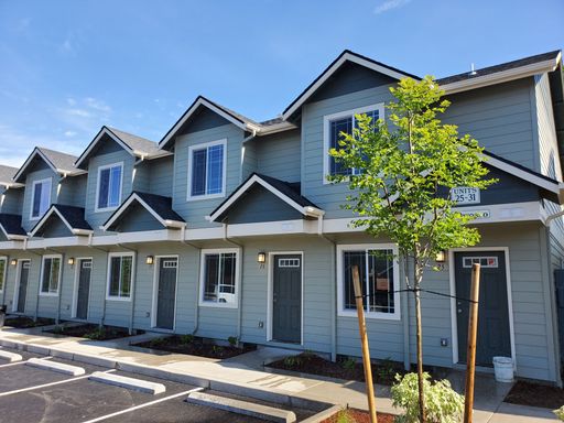 Open Concept Townhouse - Cherry Blossom Village – photo 1