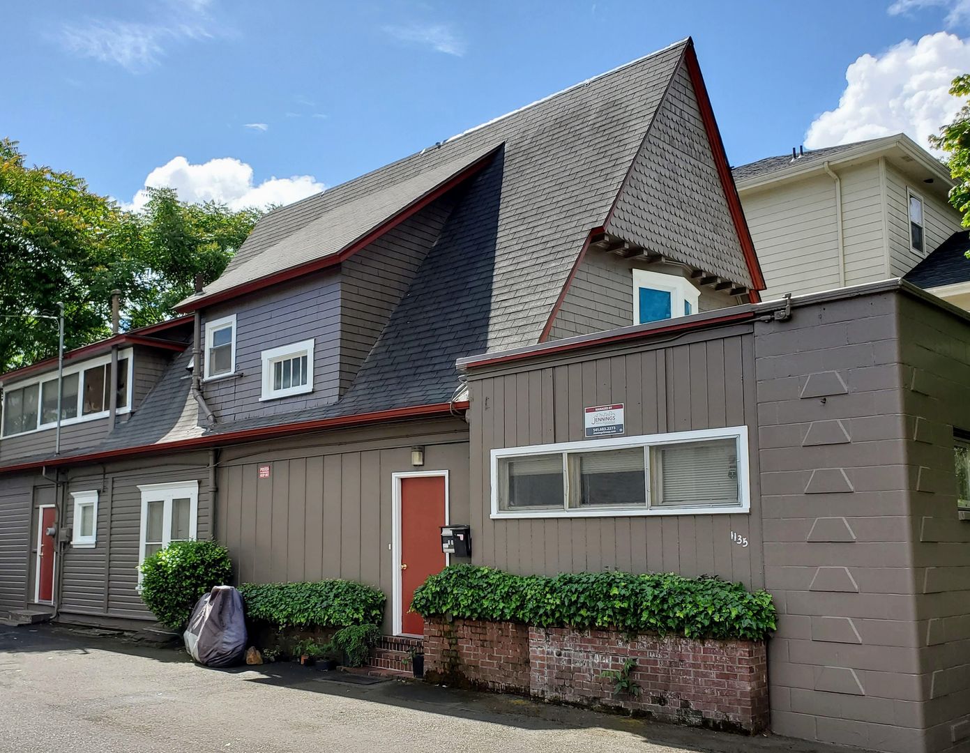 Eugene Apartment: 1135 & 1135 1/2  Mill St.