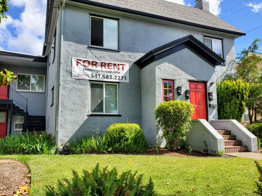 Charming Vintage 1BR Apt Near Campus! ONLY $1095/mo! – photo 1