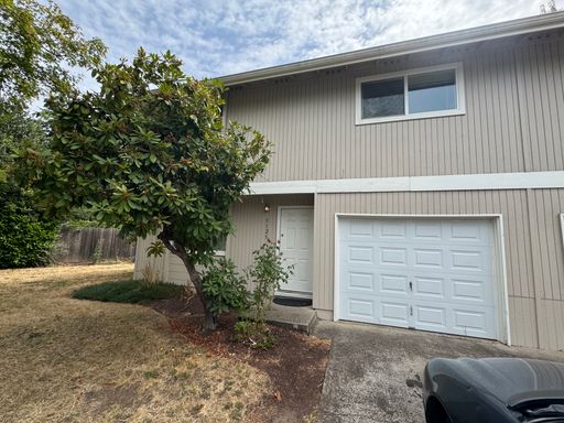 Close to Schools/I5/Beltine/Shopping Ready Now! – photo 1
