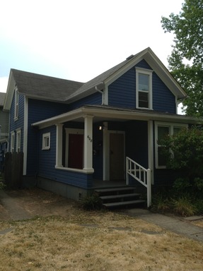 Adorable 2 BR in Private Victorian House complex! – photo 1