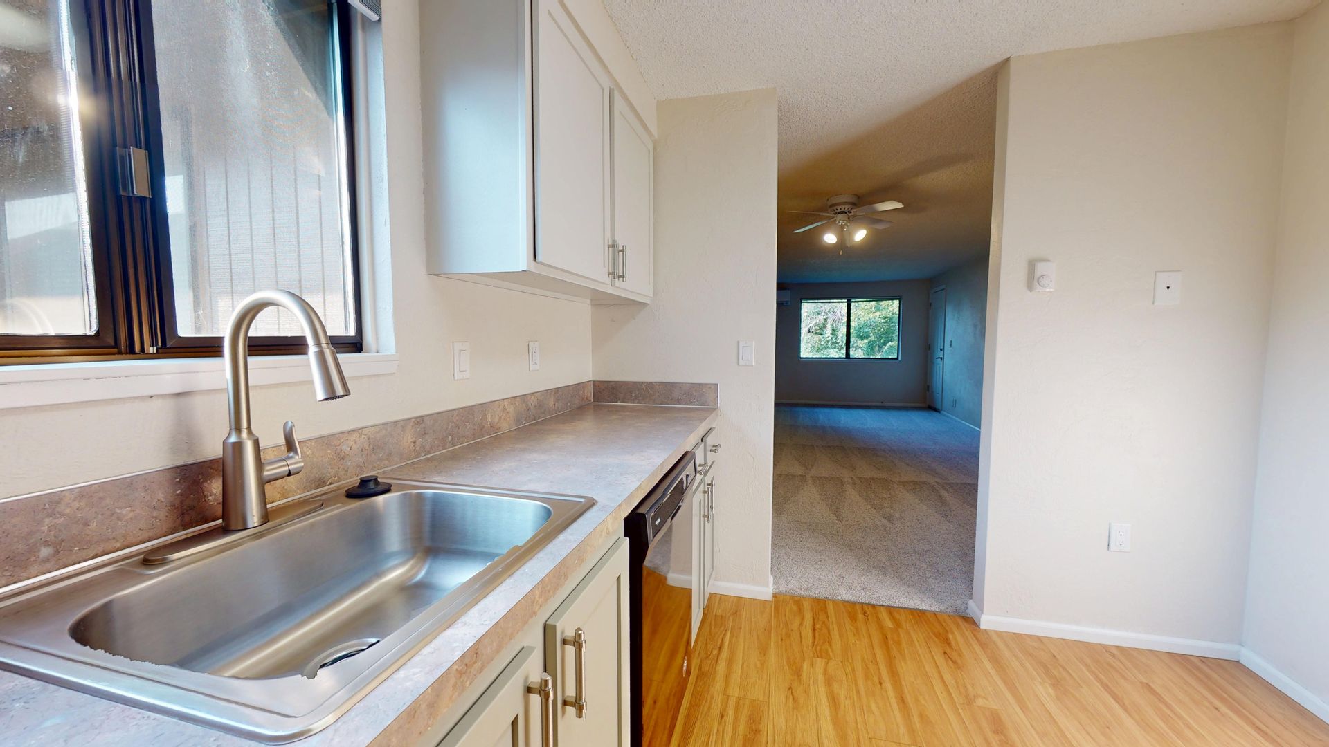 Eugene Apartment: 601 Country Club Rd.