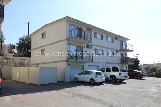 2 Bed, 1 Bath Apartment with Garage, Laundry Room On Site – photo 1