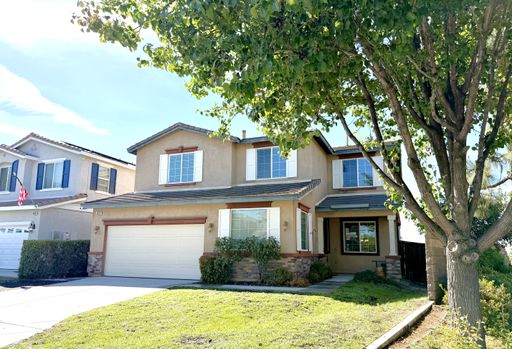 Beautifully Update Murrieta Home with Views, HUGE loft and Bonus Room for an Office or Den – photo 1