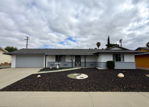 Beautiful Remodeled Single Story in 55+ Community | 2 Bedrooms, Plus Lanai, Plus Bonus Room! HUGE – photo 1