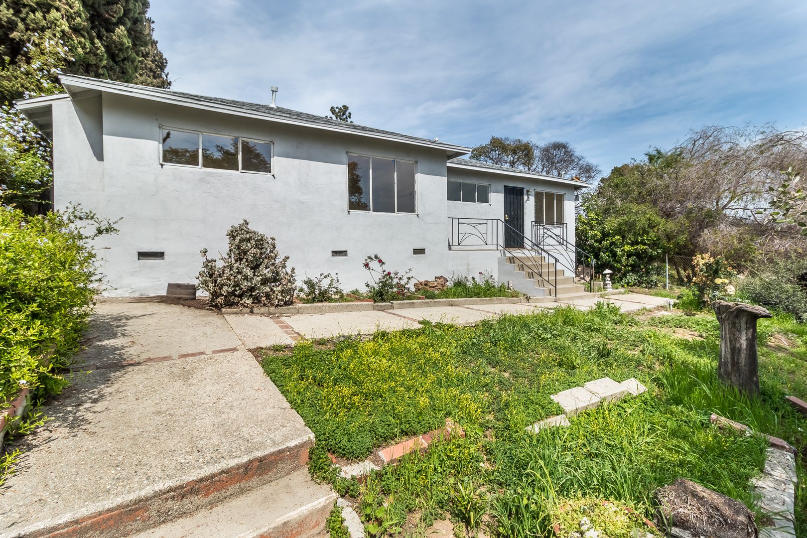 Los Angeles Apartment: 2111 Charlotte St