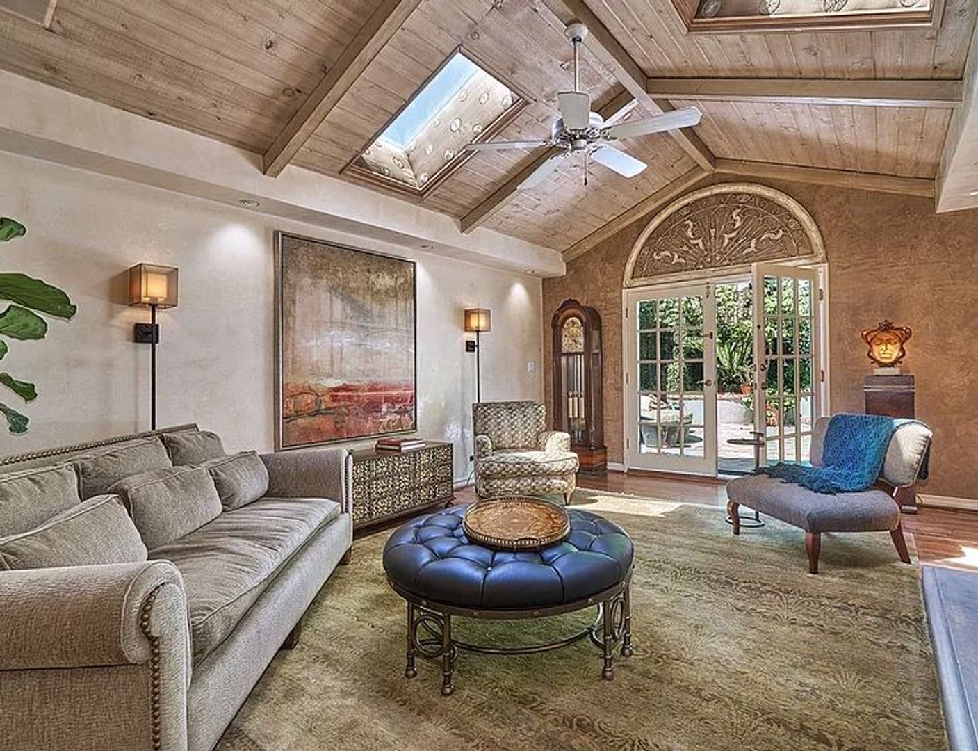 Los Angeles House: 2229 S Beverly Drive