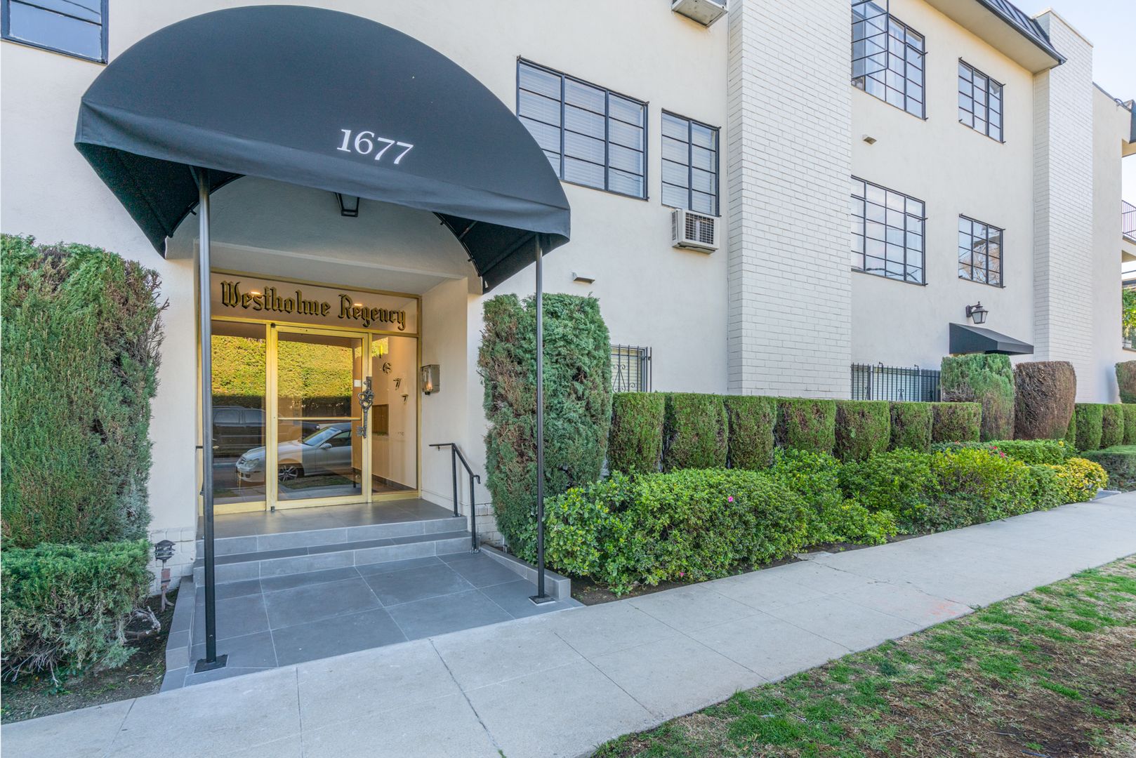 Los Angeles Apartment: 1677 Westholme Ave