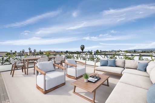 Luxury 2BD/2BA Residence with Rooftop Views in Prime Hollywood Location – photo 1