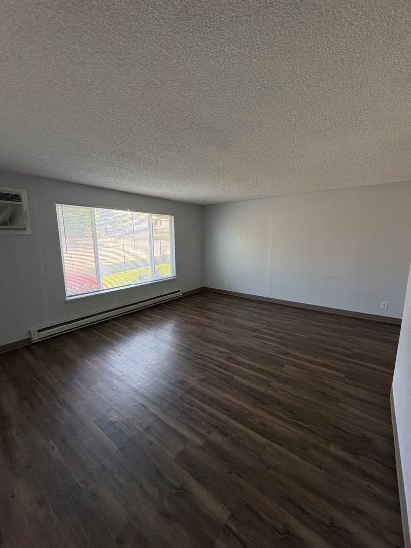 Kennewick Apartment: 6th Ave