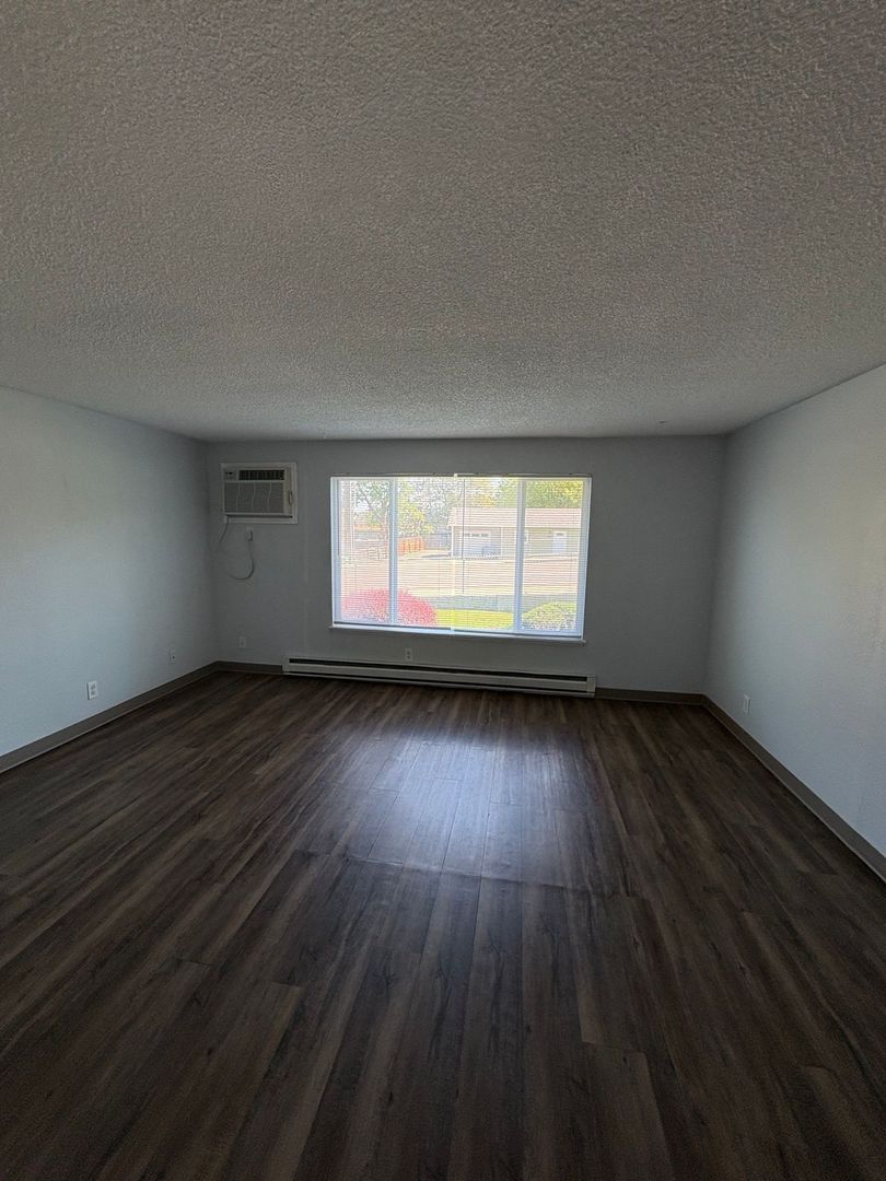 Kennewick Apartment: 6th Ave