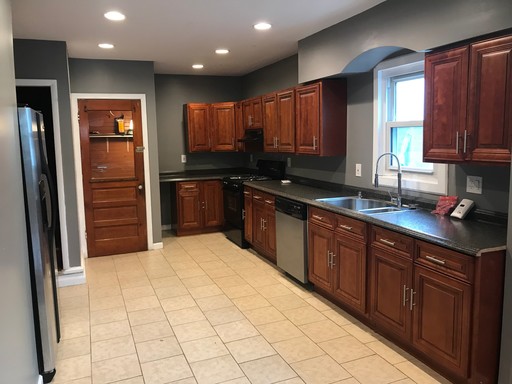 Wonderful 4 Bedroom Student Housing! – photo 1