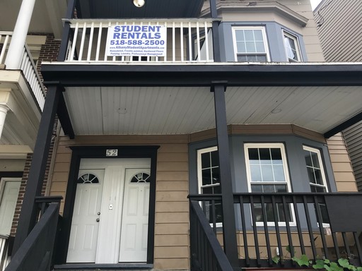 Beautiful remodeled 4 Bedroom, 1.5 bathroom – photo 1