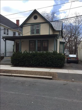 Beautiful 6 bedroom, 2 bathrooms, House – photo 1