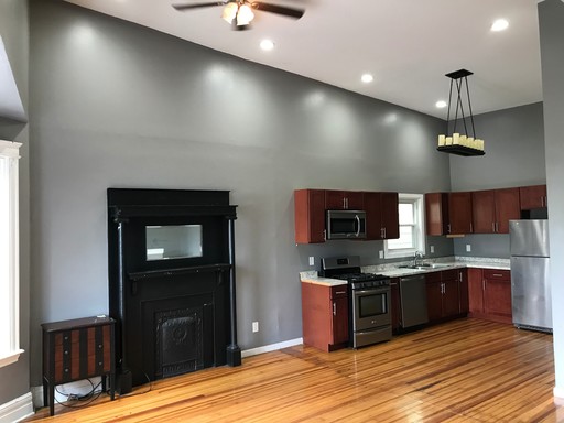 MUST SEE - 4 Bedroom Off-Campus Student Apartment! – photo 1