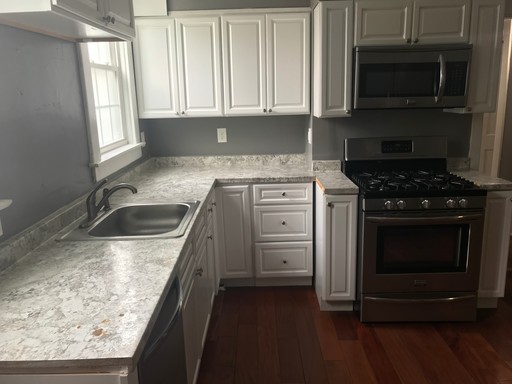 Amazing Off-Campus Student Apartment Priced per Room! – photo 1