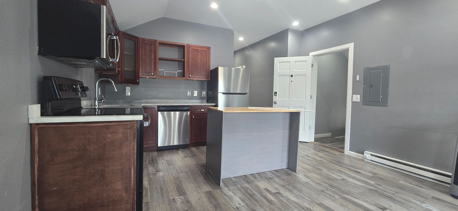 Albany Apartment: 520 Yates Street