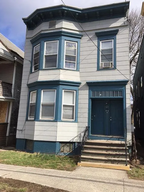 Astonishing 3 bedroom, 1 bathroom, 1st floor – photo 1