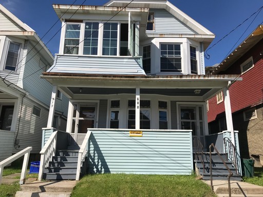 Beautifully modernized 5 bedroom, 1.5 bathrooms, 1st floor – photo 1