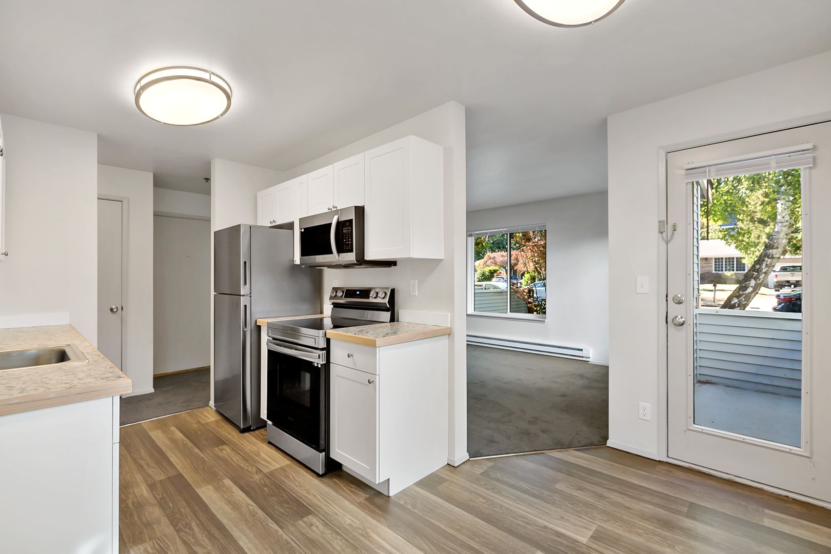 Seattle Apartment: 12054 Roosevelt Way NE