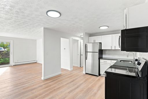 Beautiful Newly Renovated 1 Bedroom in Webster