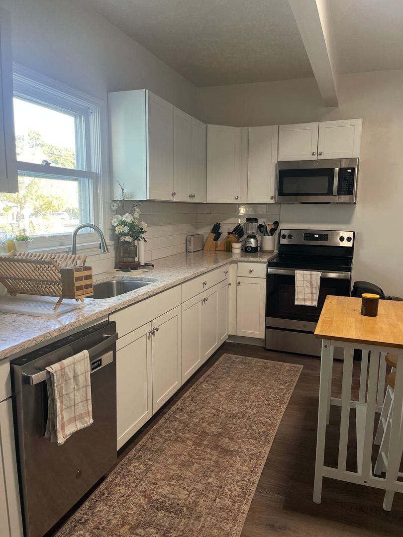 Rochester Apartment: 3 Karges Pl