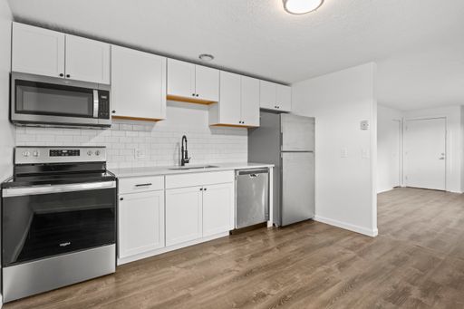 2 Bed/1 Bath Apartment in Brockport NY w/ parking