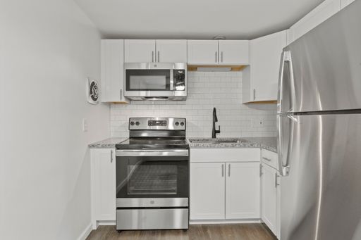 NEWLY RENOVATED 1 bed/1bath apt on west ridge road – photo 1