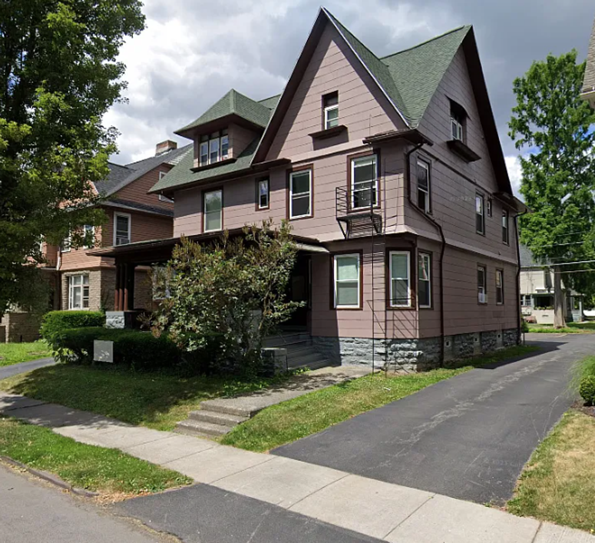 Rochester Apartment: 77 Rutgers St