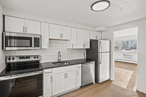 2 Bed/1 Bath RENOVATED Apartment located in Camilius NY includes HEAT! – photo 1