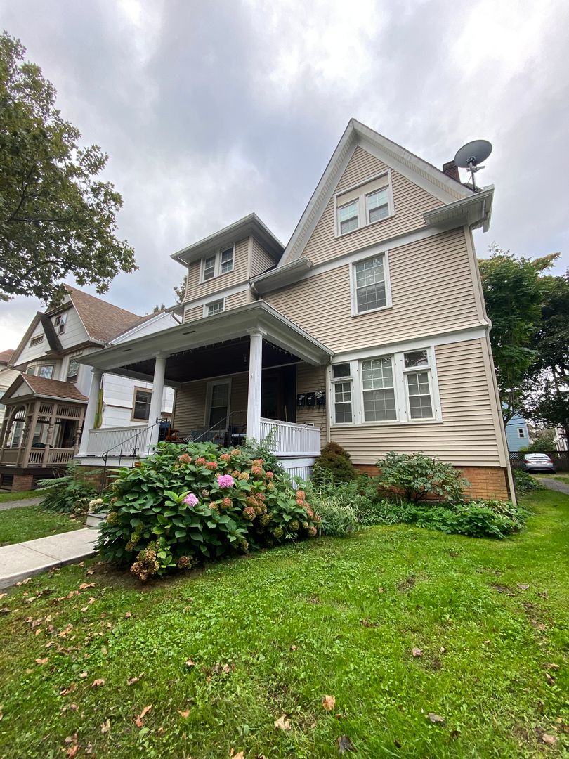 Rochester Apartment: 183 Harvard Street