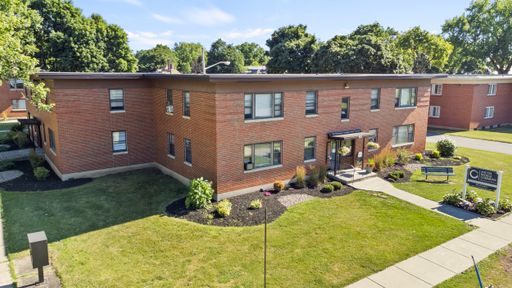 Classic 2 Bed/1 Bath South Wedge Commons Available Units! – photo 1