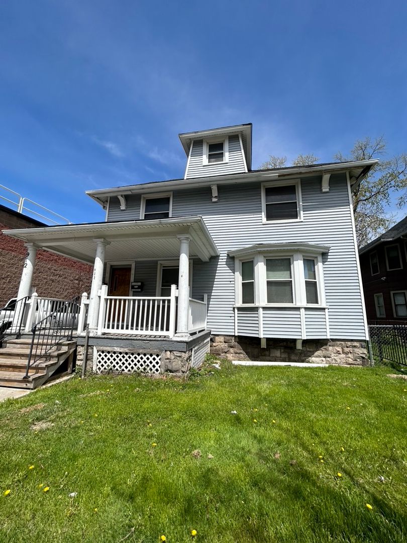 Rochester Apartment: 912 S Clinton Ave