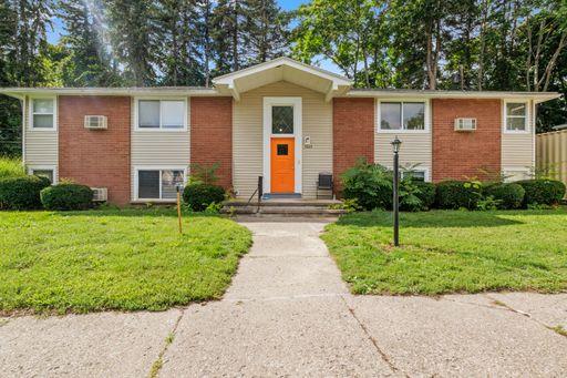 1.5 bed/1 bath West Ridge Road – photo 1