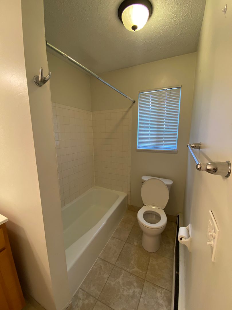Rochester Apartment: 1031 Emerson St