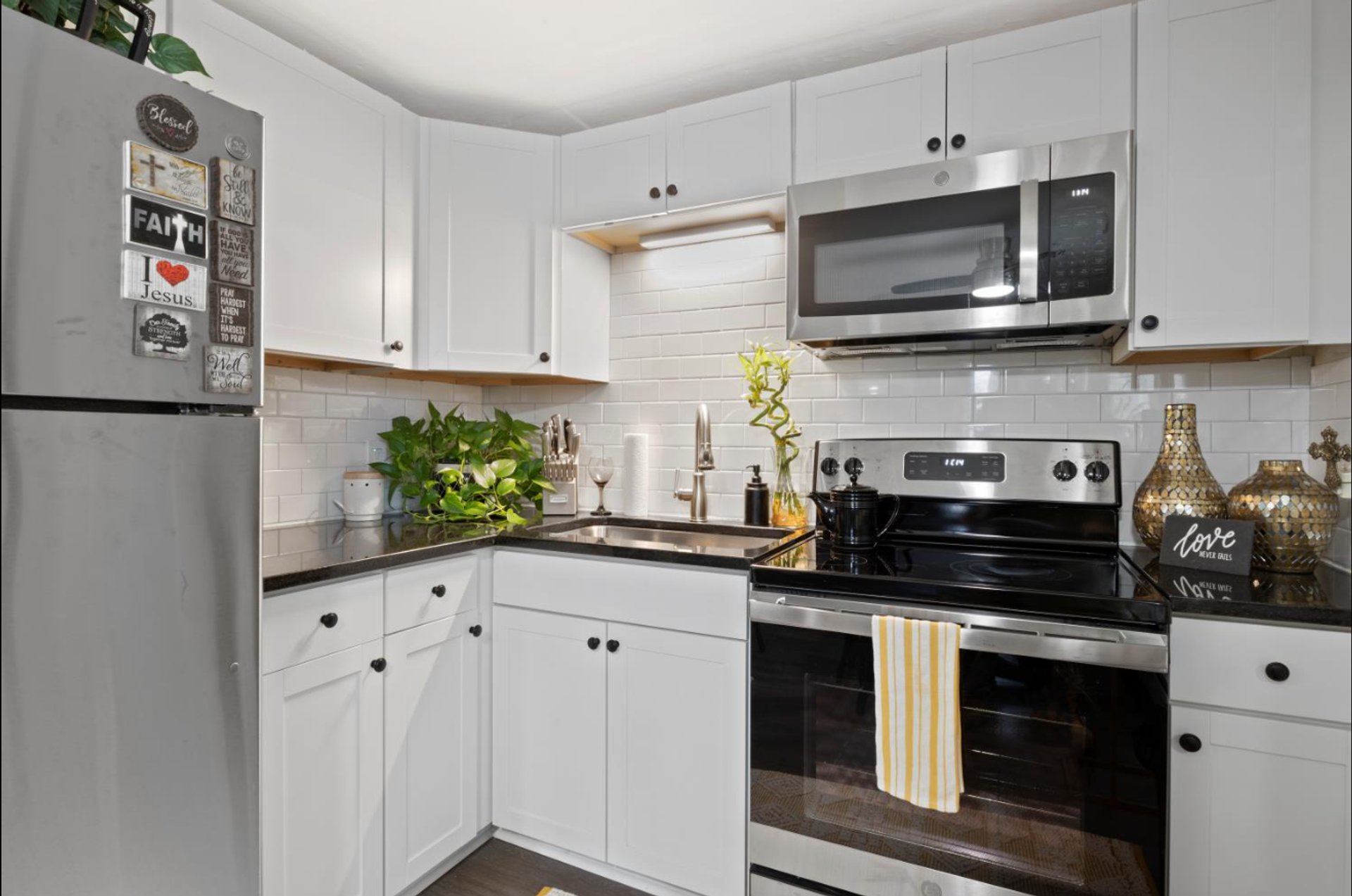 ALL UTILITIES INCLUDED- 2 bedroom 1 bathroom apartment in Greece/Charlotte area – photo 1