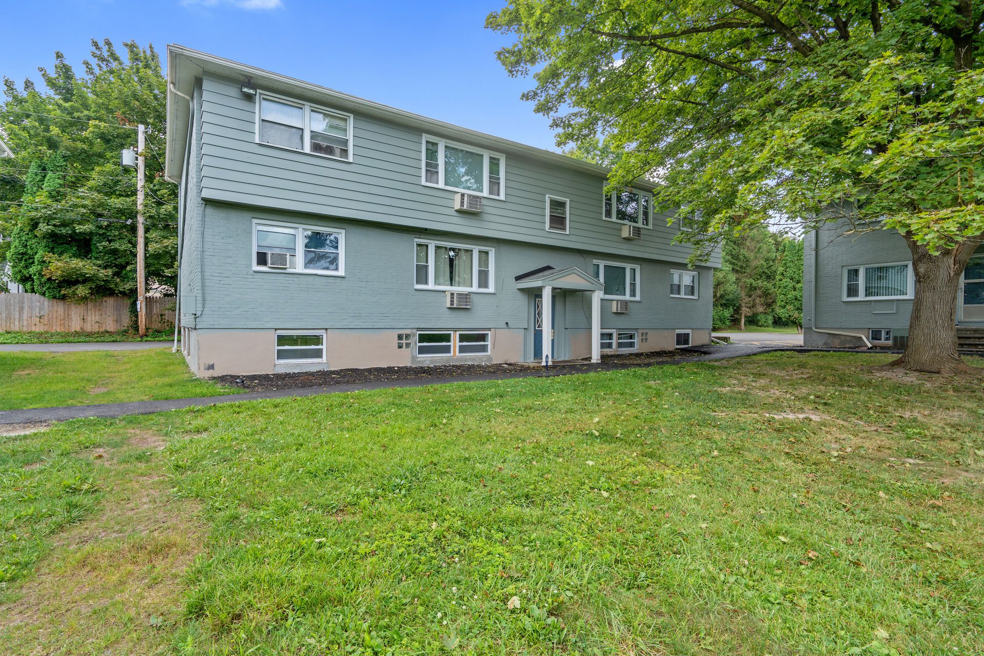 Syracuse Apartment: 5000 Oak Crest Courtyard