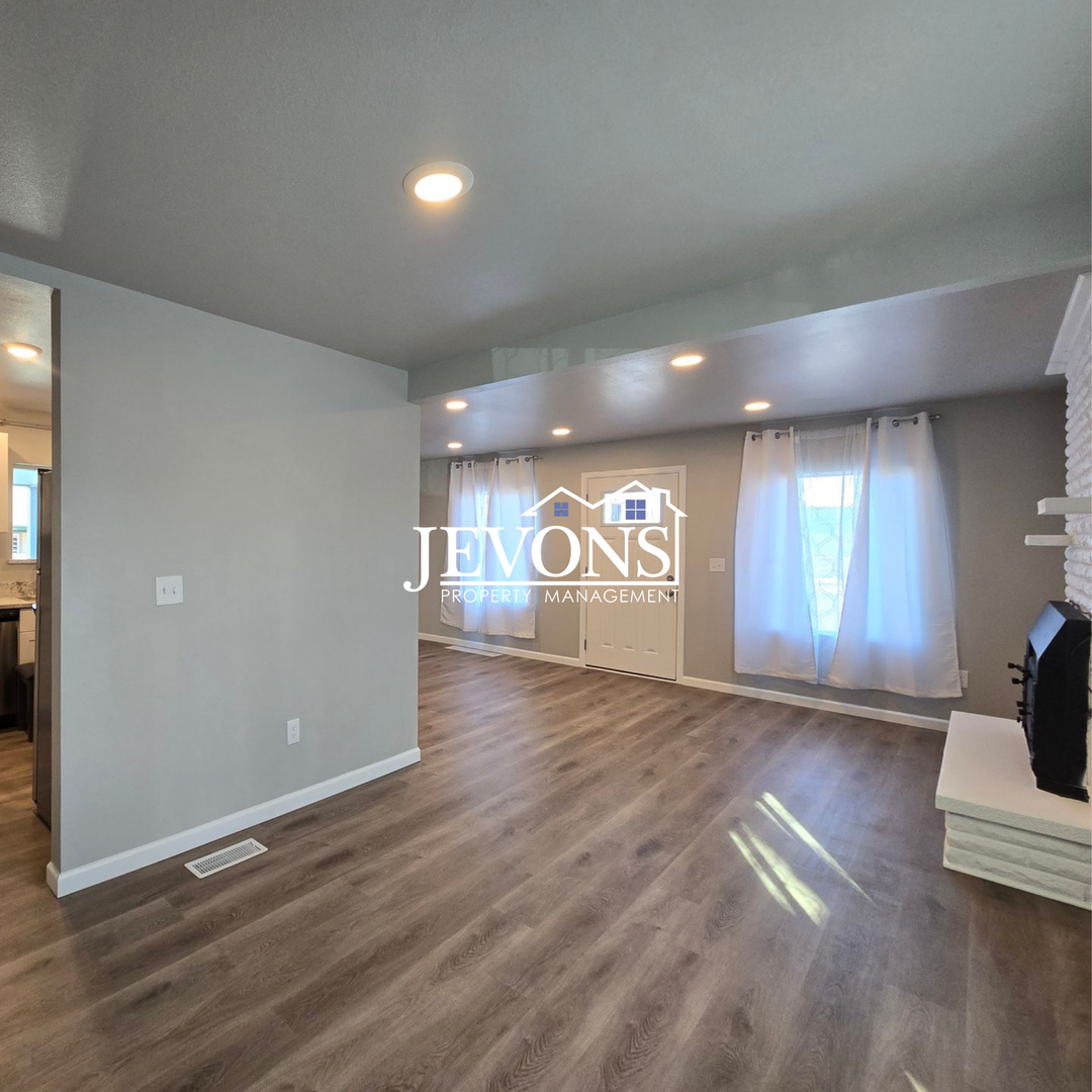 1206 W Nob Hill Blvd 8 of 12