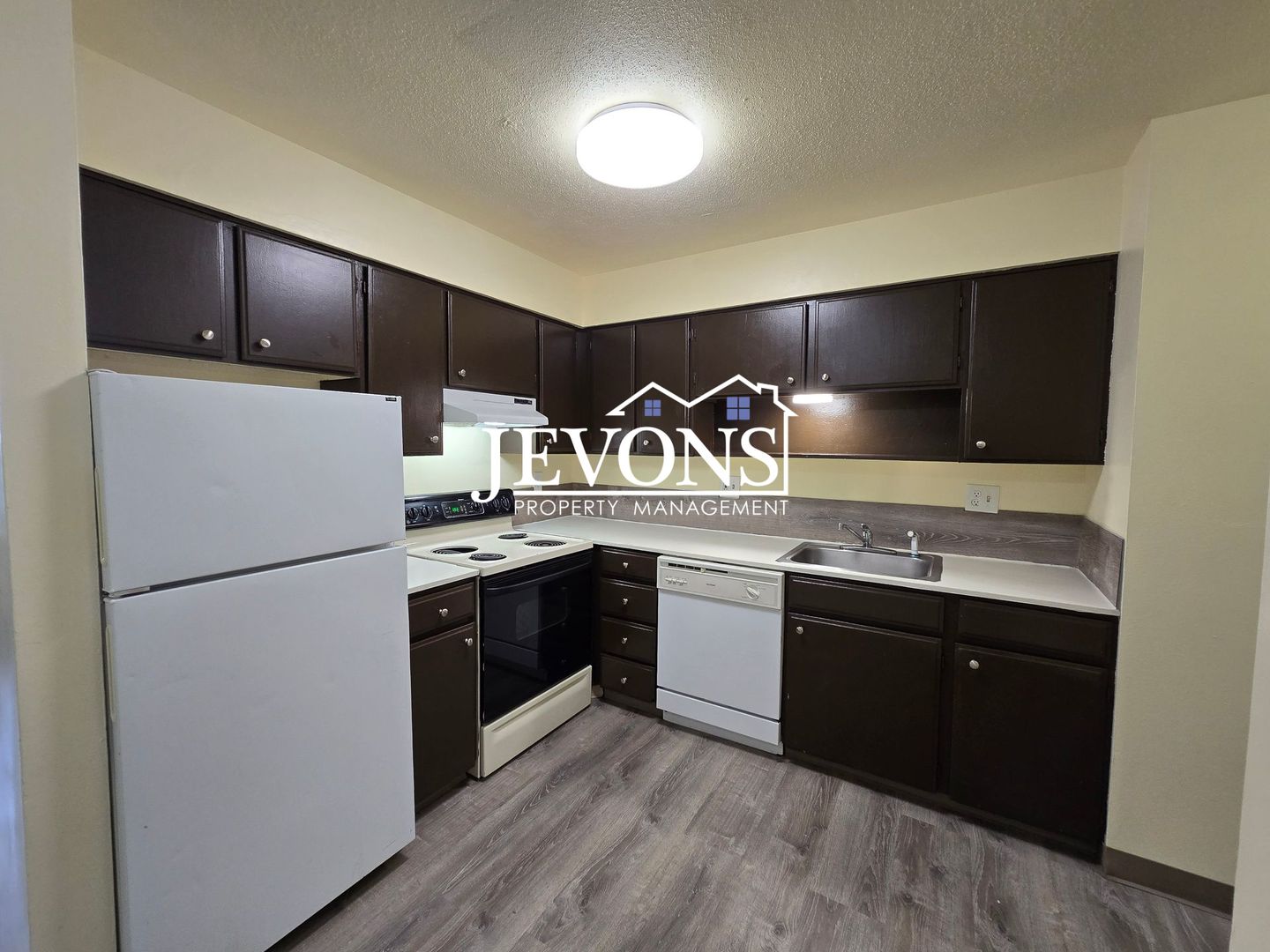 Yakima Apartment: 16 N 6th St