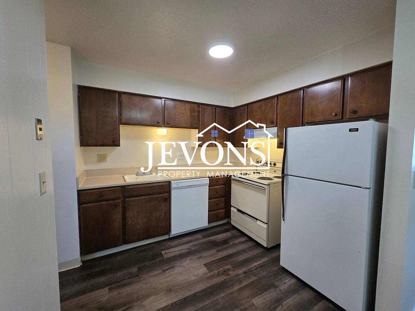 Yakima Apartment: 16 N 6th St