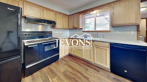 Coming soon! Cozy 3 Bedroom/1.5 Bath home in a walkable neighborhood - W/D included, attached garage and private fenced backyard – photo 1