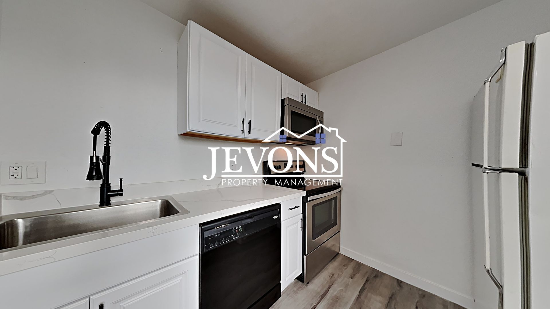 Kent Apartment: 2709 S 256th Pl