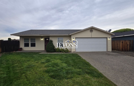 Coming soon! Spacious 3-Bed, 2-Bath Home in Yakima with Fenced Yard and 2-Car Garage – photo 1