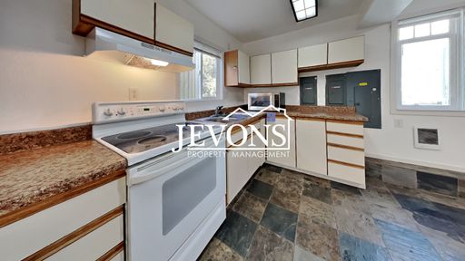 $300 Move-In Special! Pet-Friendly Ground-Floor 1BD/1BA Near Manitou Park – Parking & Washer/Dryer Included – photo 1
